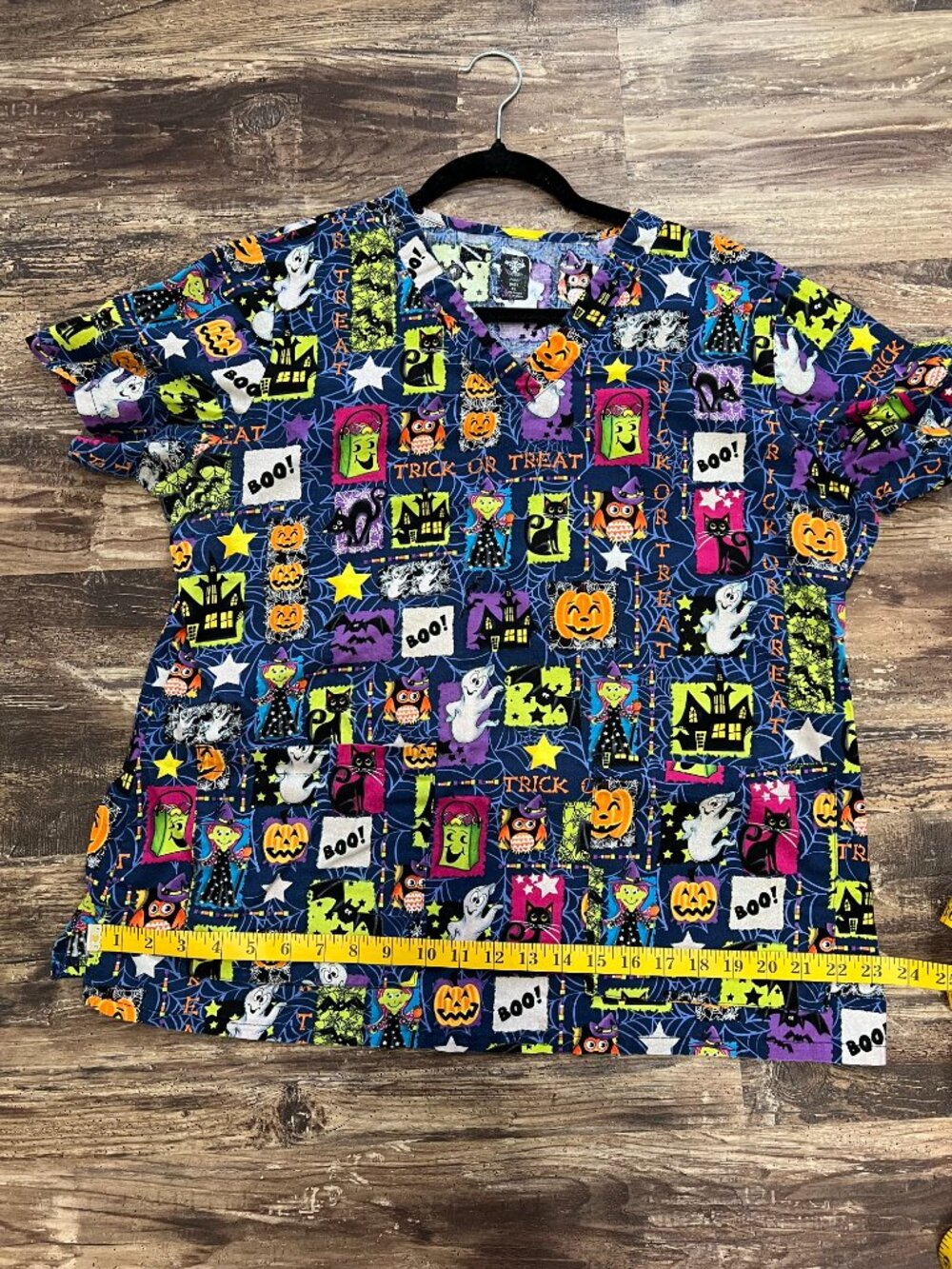 Med Couture XL Halloween Scrub Top Witch Cats Ghosts Pumpkins Haunted House